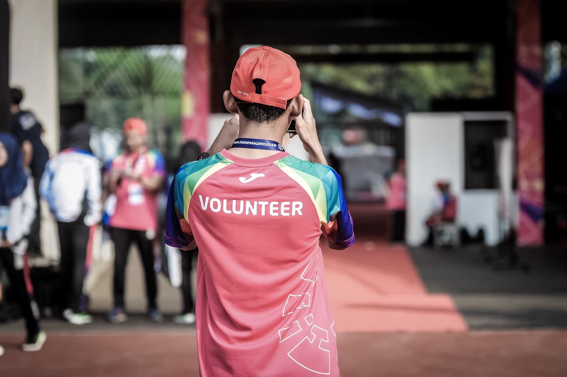 Volunteers working together